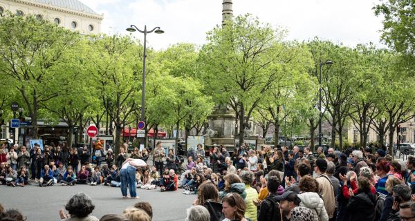 festival_de_la_place_boris_charmatz_2024_04_28_the_a_tre_de_la_ville_nade_ge_le_lezec_27_1_.jpg