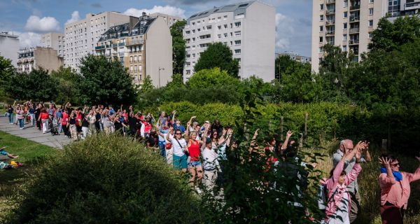 nelken_line_nora_houguenade_43_30_.jpg