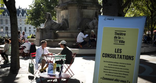 journee_mondiale_des_consultations_poetiques_theatre_de_la_ville_nadege_le_lezec_08_1_.jpg